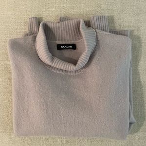 Nadaam lavender turtleneck cashmere sweater